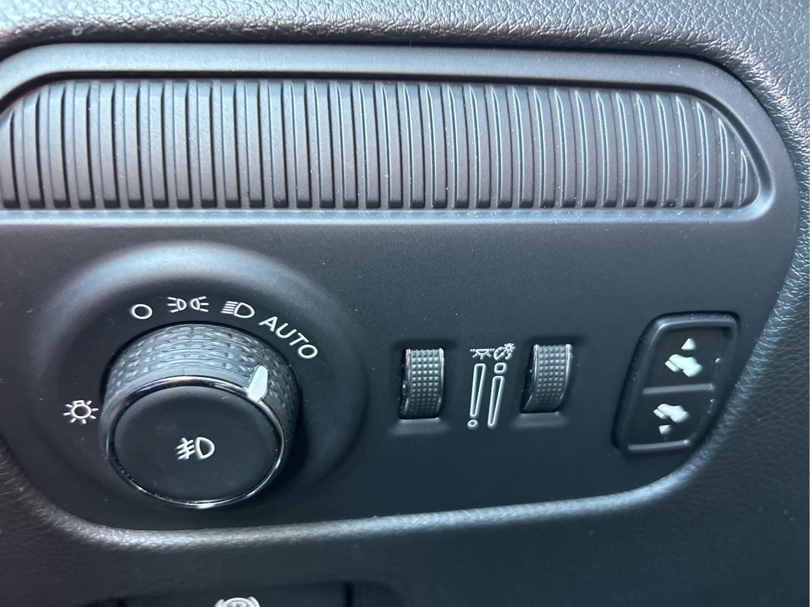 Used 2024 White Jeep Series II image 25