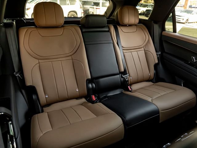 New 2026 Santorini Black Land Rover Dynamic SE image 33