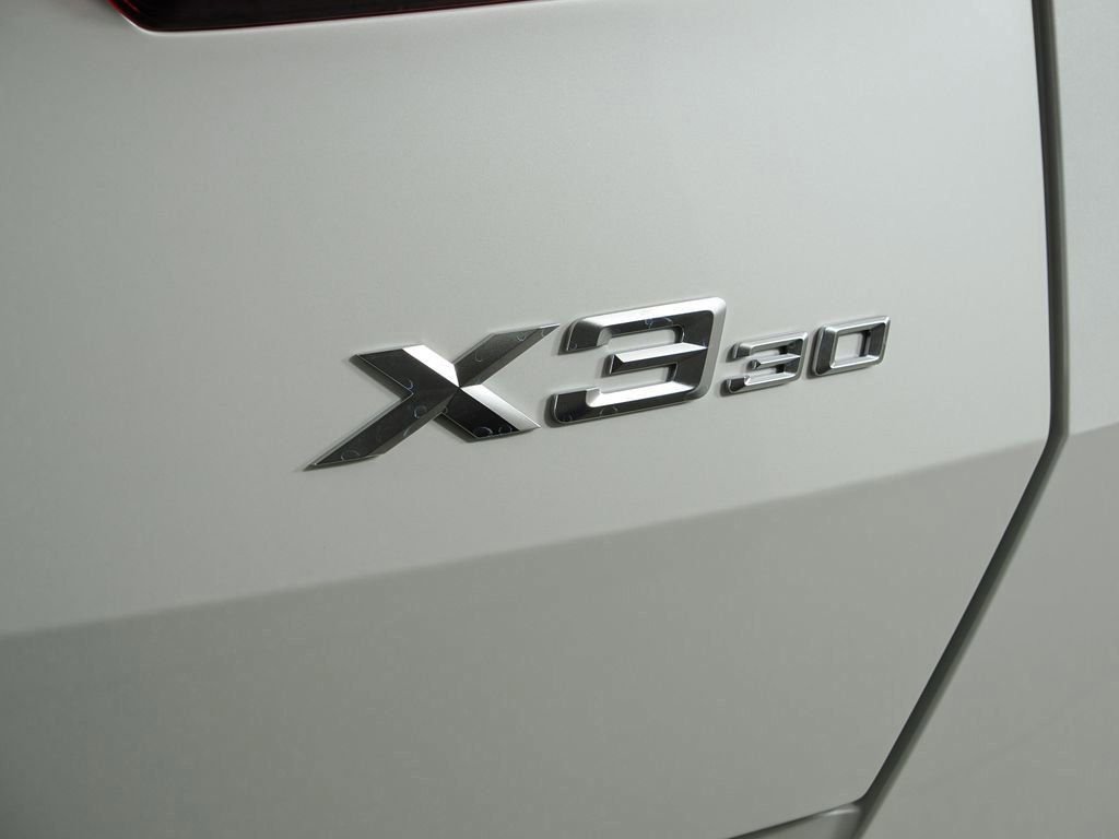 Certified Used 2025 Mineral White Metallic BMW 30 xDrive image 13