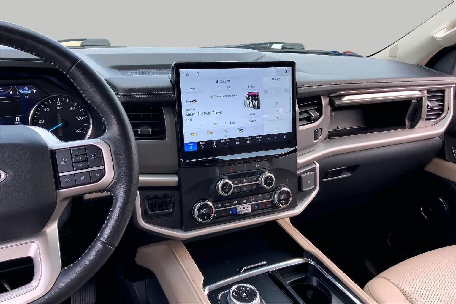Used 2022 Star White Metallic Tri-Coat Ford XLT image 7