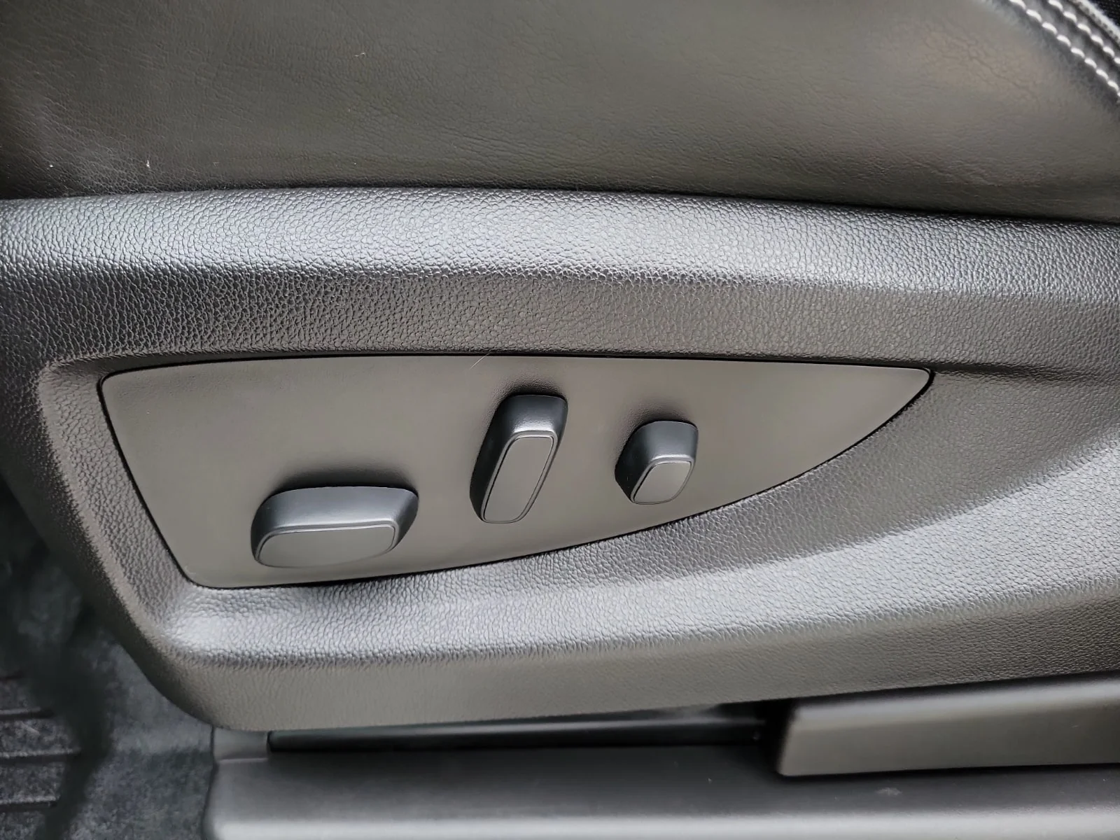 Used 2020 Black GMC 4WD Denali image 13