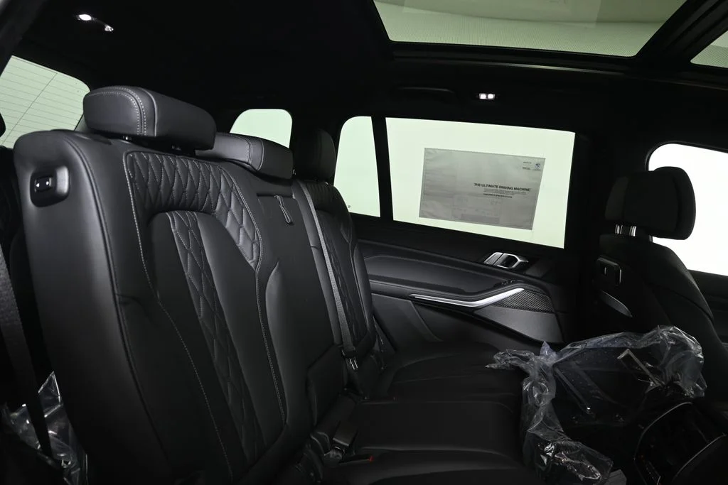 Used 2027 Gray BMW M60i image 36