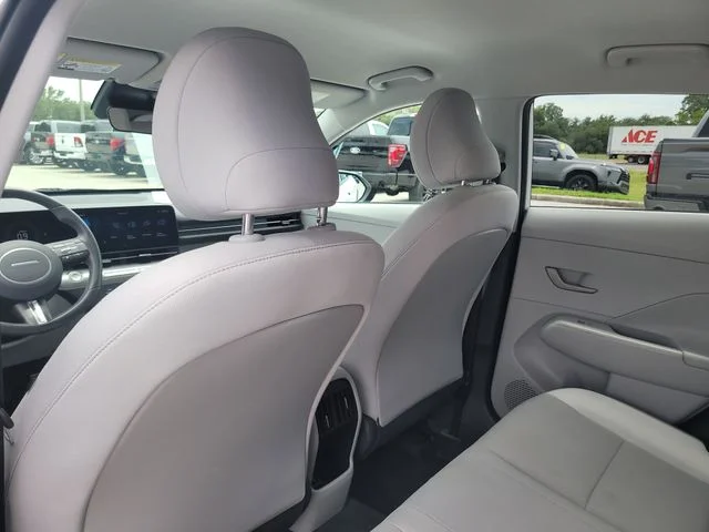 Used 2025 White Hyundai SEL image 12