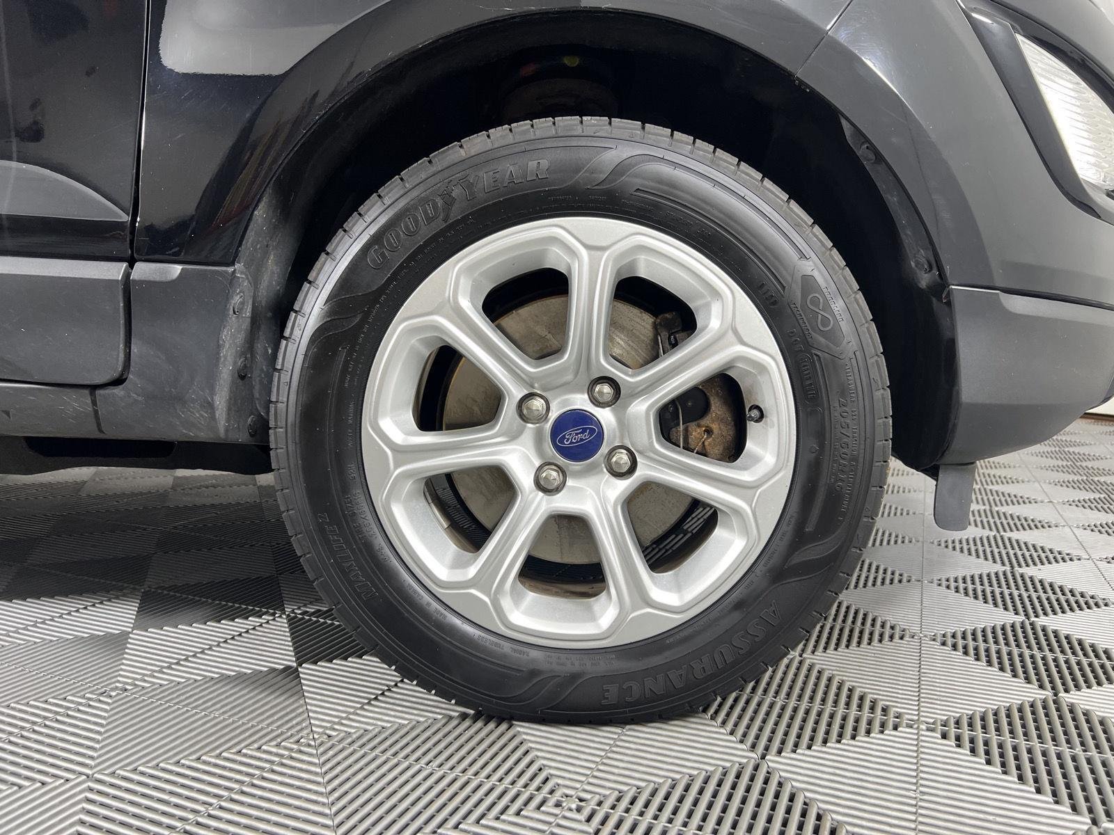 Used 2019 Shadow Black Ford SE image 13