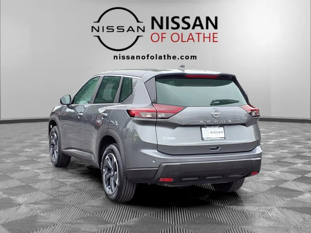 Used 2025 Gray Nissan SV image 3