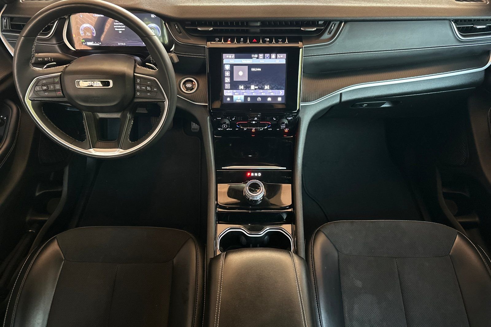 Used 2023 Gray Jeep Altitude image 18