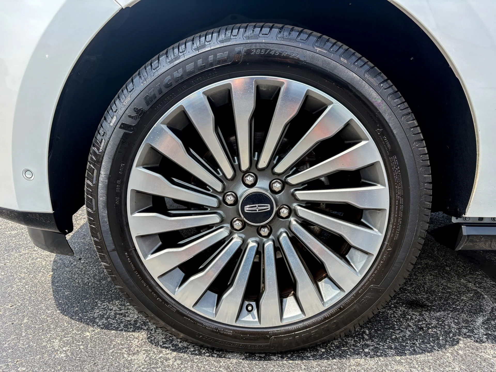 Used 2019 White Lincoln Reserve image 38