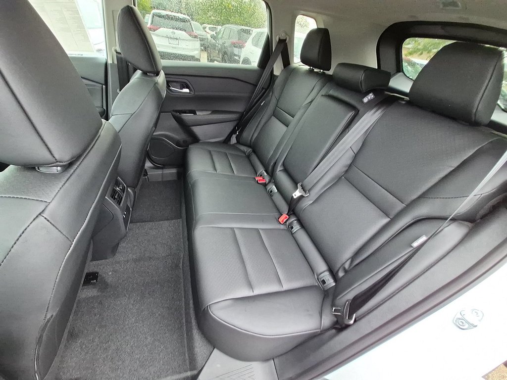New 2026 Everest White Pearl TriCoat Nissan Dark Armor™ image 35
