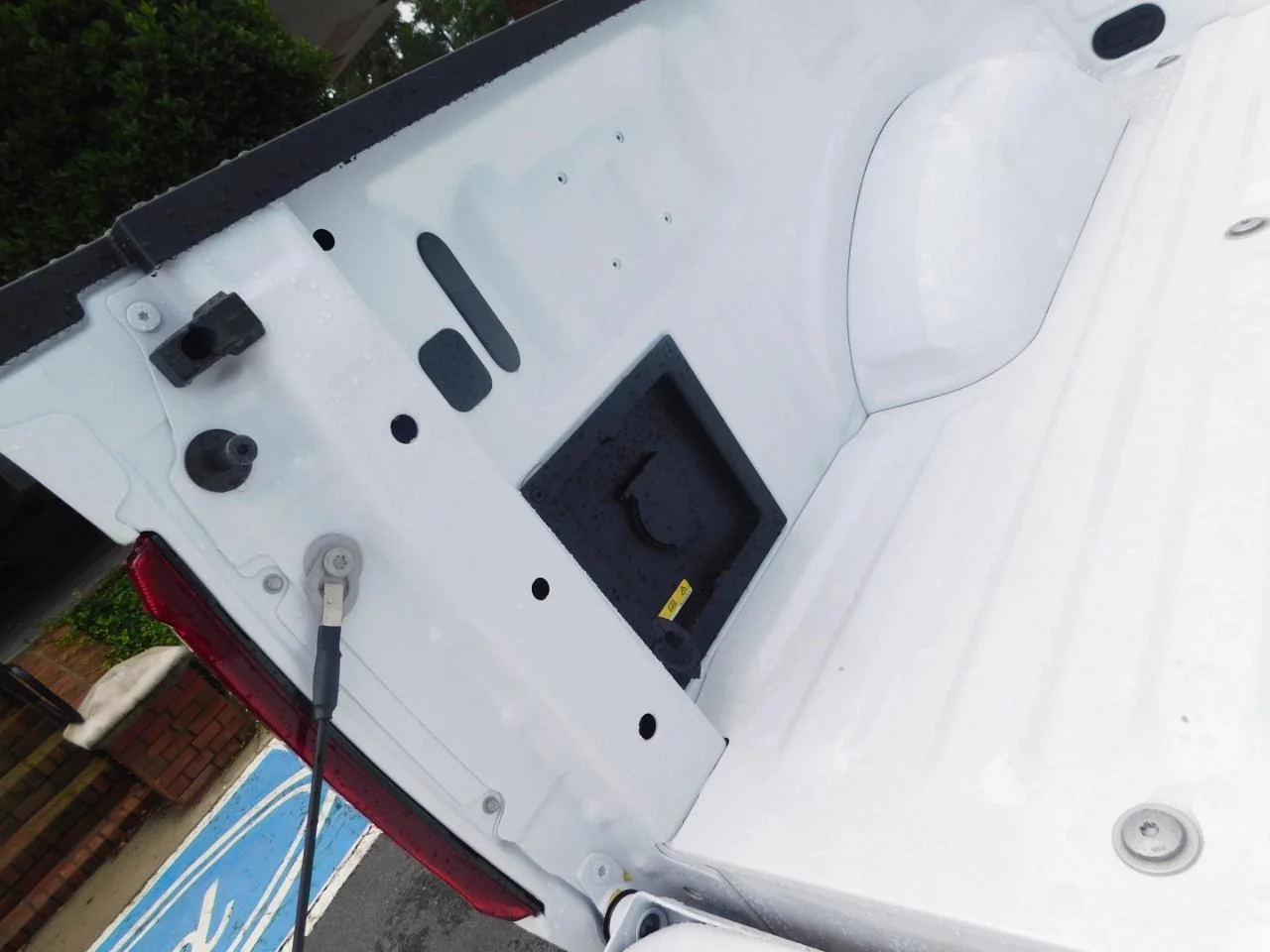 New 2026 Oxford White Ford XLT image 9