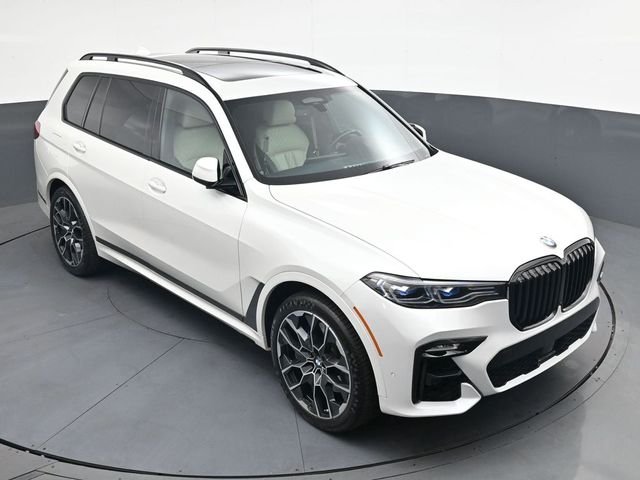 Used 2021 White BMW M50i image 21
