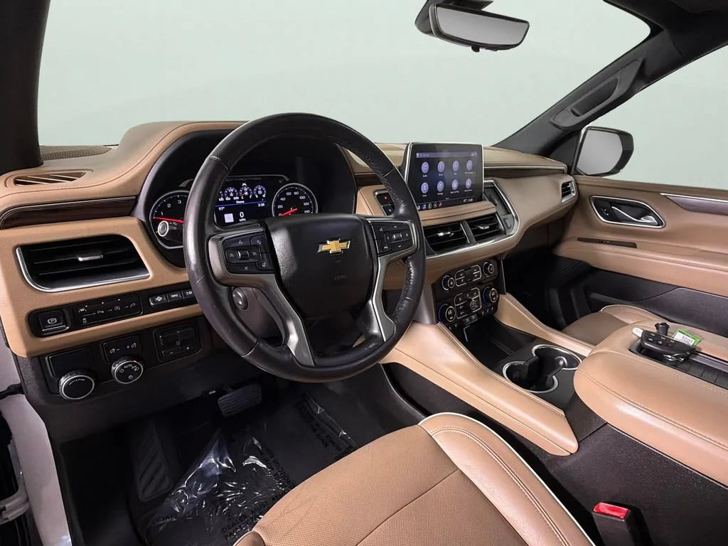 Used 2021 IRIDESCENT PEARL TRICOAT Chevrolet Premier image 18