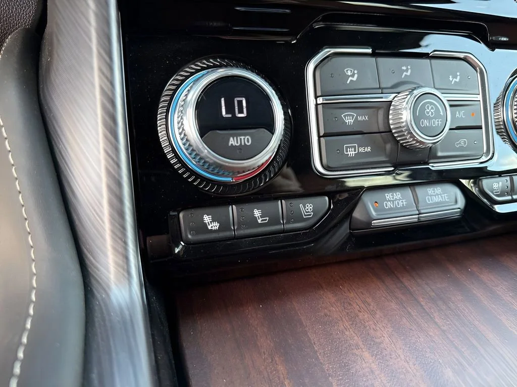 Used 2023 White Frost Tricoat GMC Denali Ultimate image 24