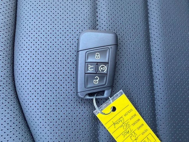 New 2027 Platinum Gray Metallic Volkswagen 1.5T SEL image 16