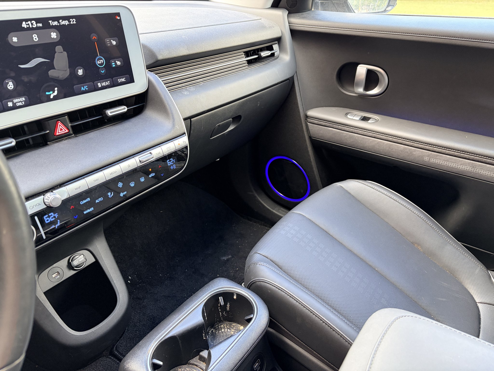 Used 2023 Digital Teal Hyundai Limited image 15