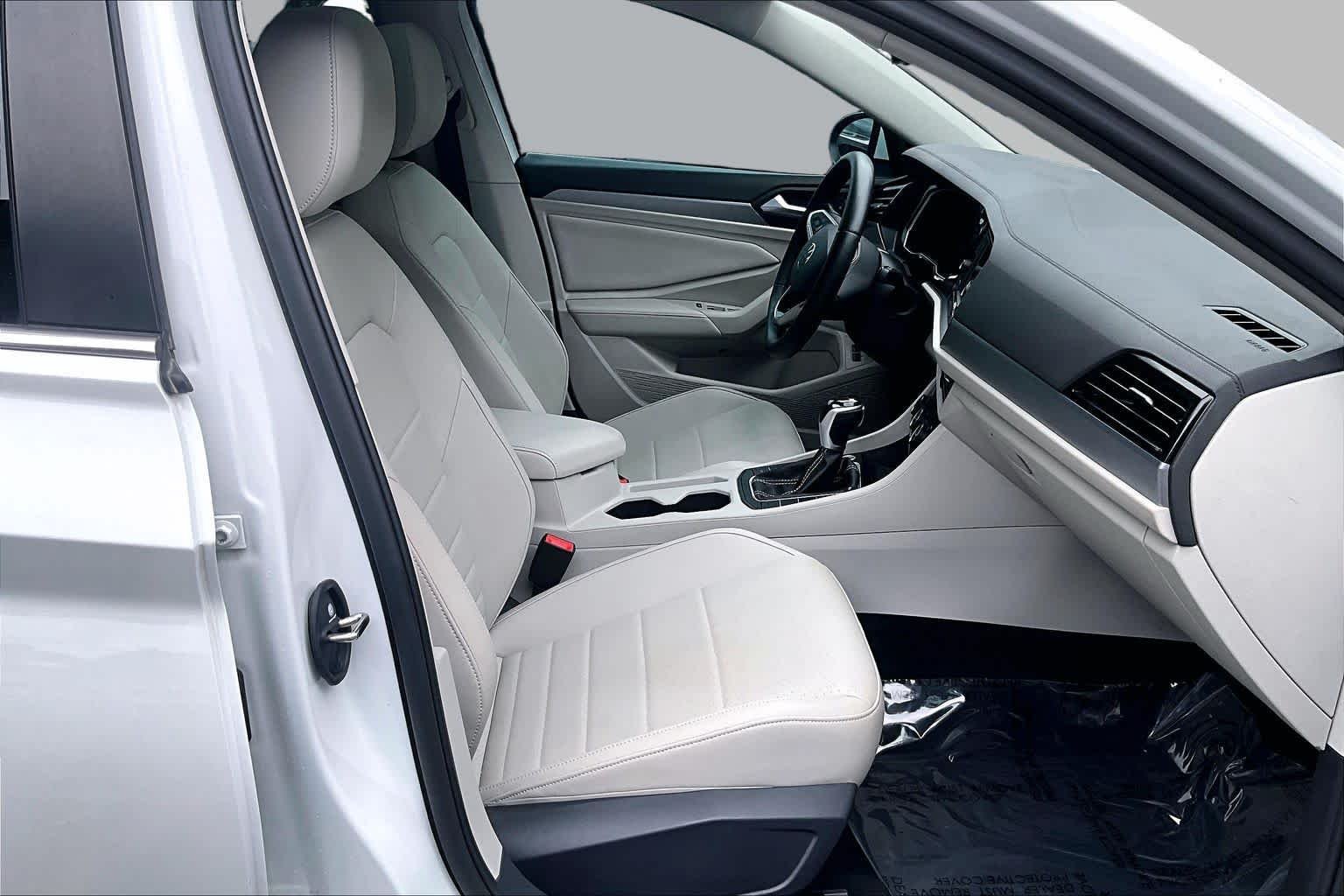 Used 2023 Opal White Pearl Volkswagen SE image 8