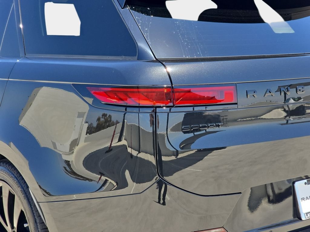 New 2026 Santorini Black Land Rover Dynamic SE image 37