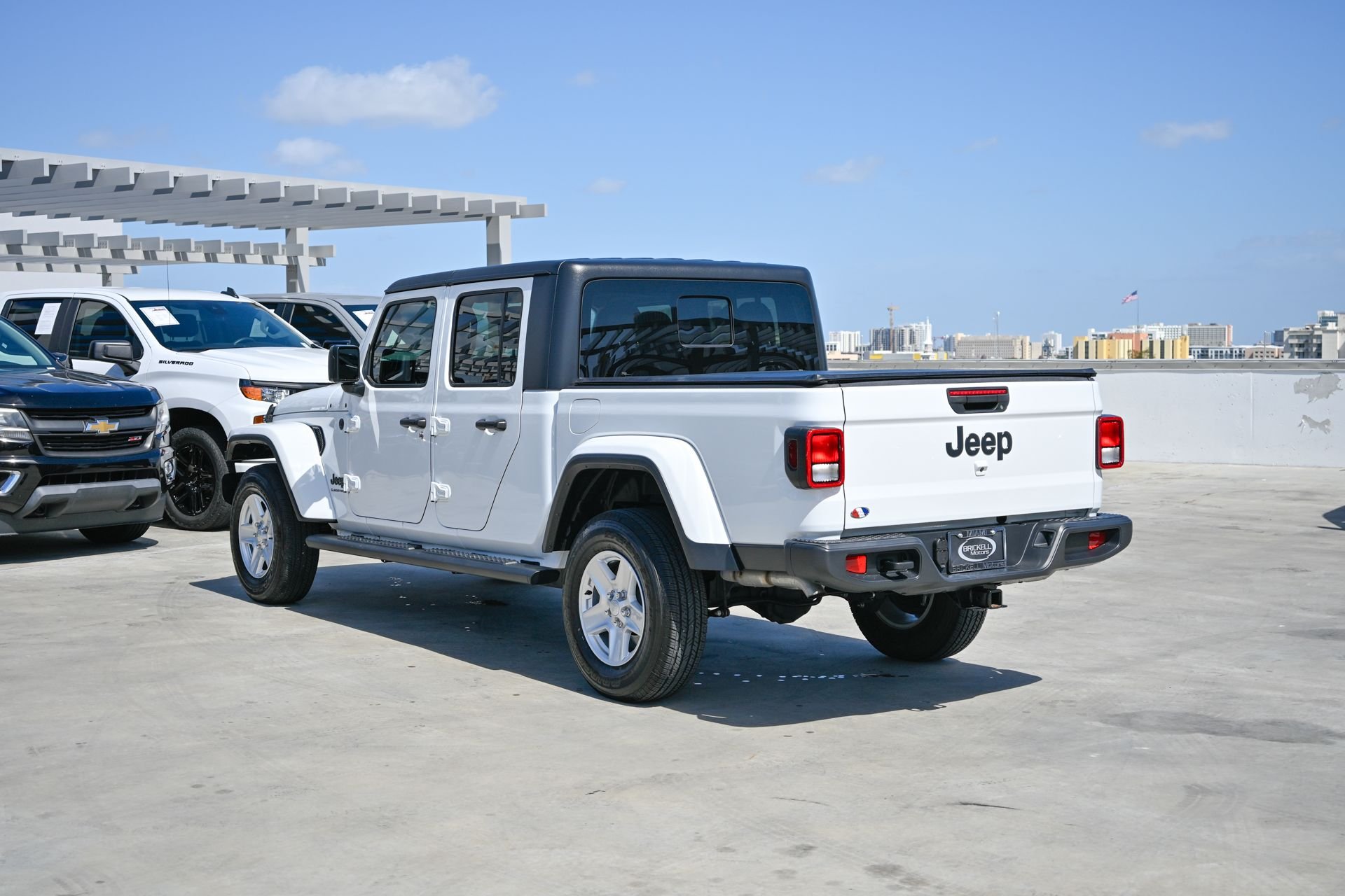 Used 2023 White/off-white Jeep Sport S image 7