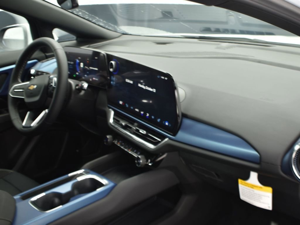New 2025 Summit White Chevrolet LT image 22