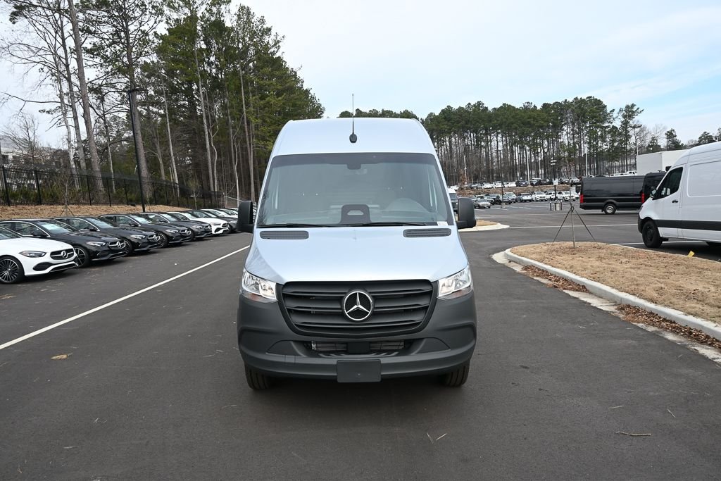 Used 2026 High-tech silver metallic Mercedes-Benz Cargo 170 WB image 30