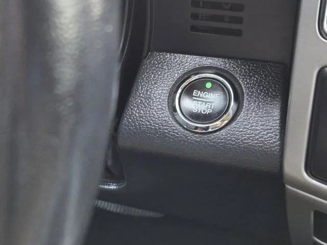 Used 2022  Ford Lariat image 18