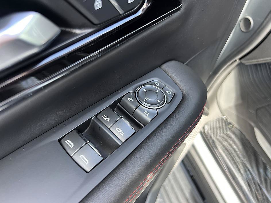 Used 2025 Sterling Metallic GMC AT4 Ultimate image 25