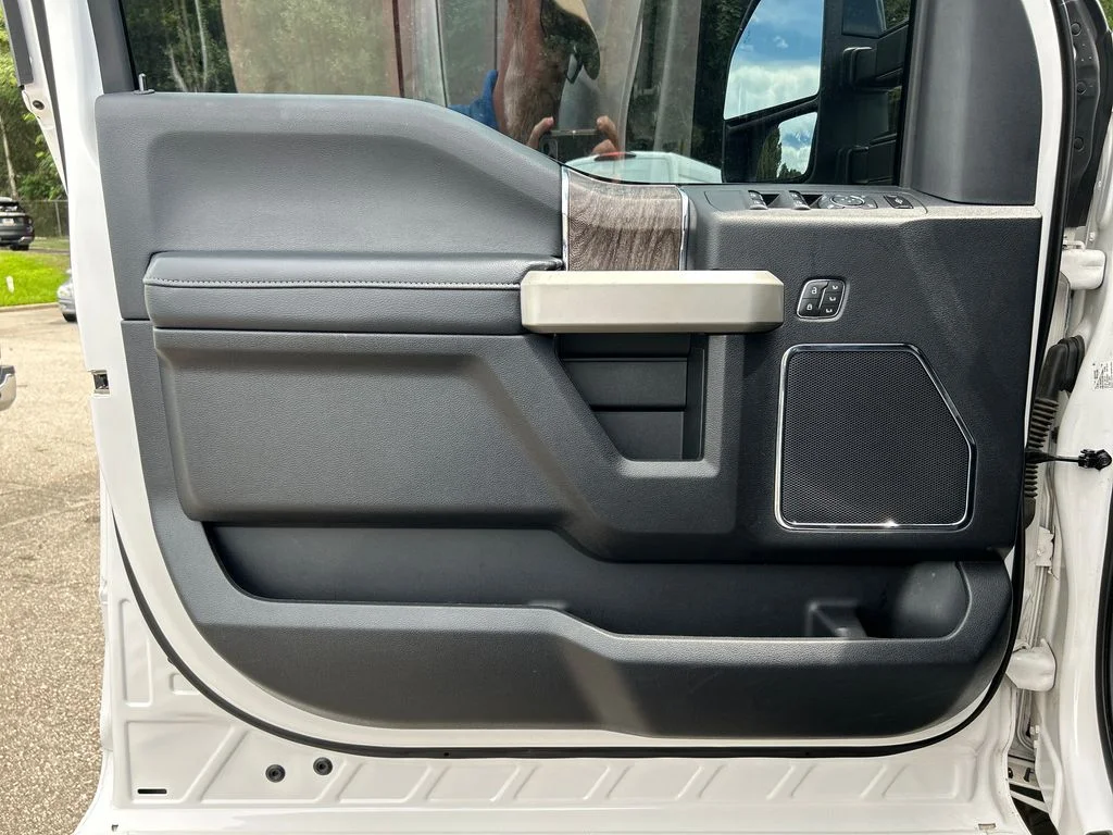 Used 2019 White Ford Lariat image 8
