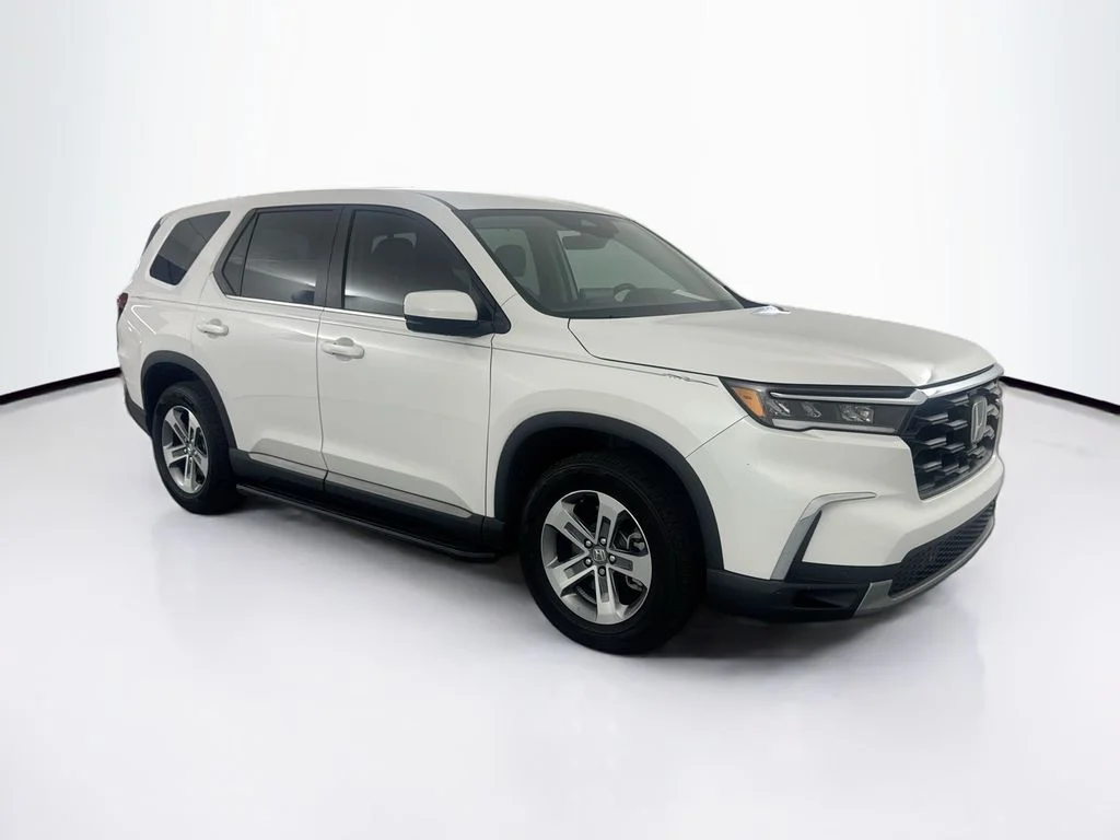 Used 2025  Honda EX-L image 3