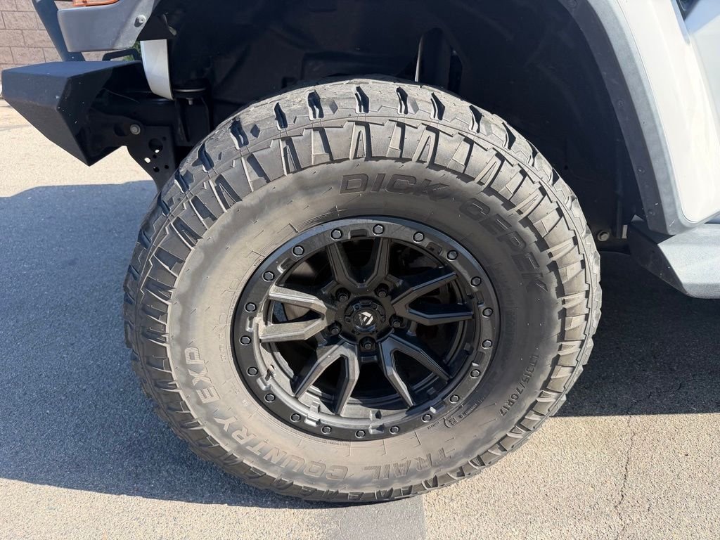 Used 2020 White Jeep Unlimited Sahara image 6