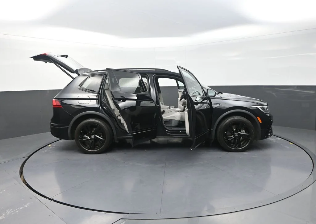 Used 2024 Black Volkswagen 2.0T SE R-Line Black image 36