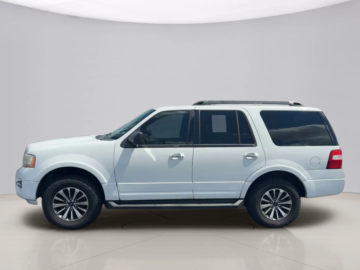Used 2017 White Ford XLT image 2