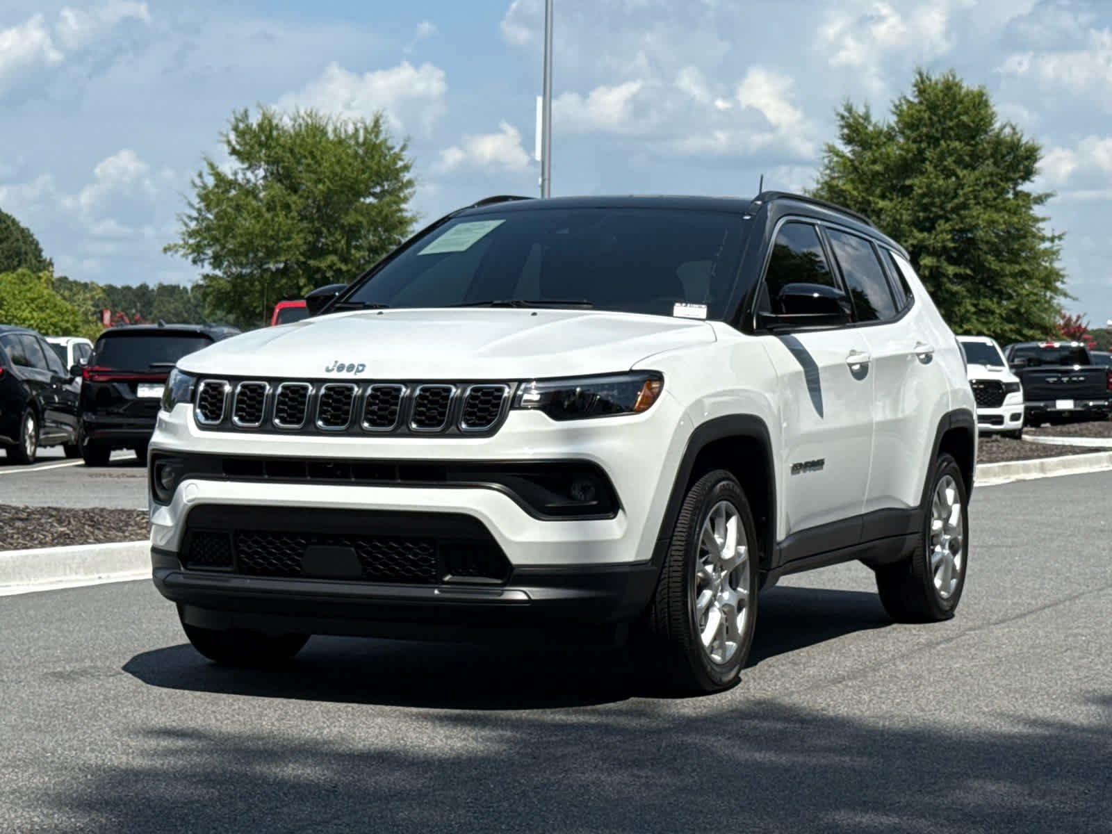 2024 Jeep Compass Latitude Lux 4X4's photo