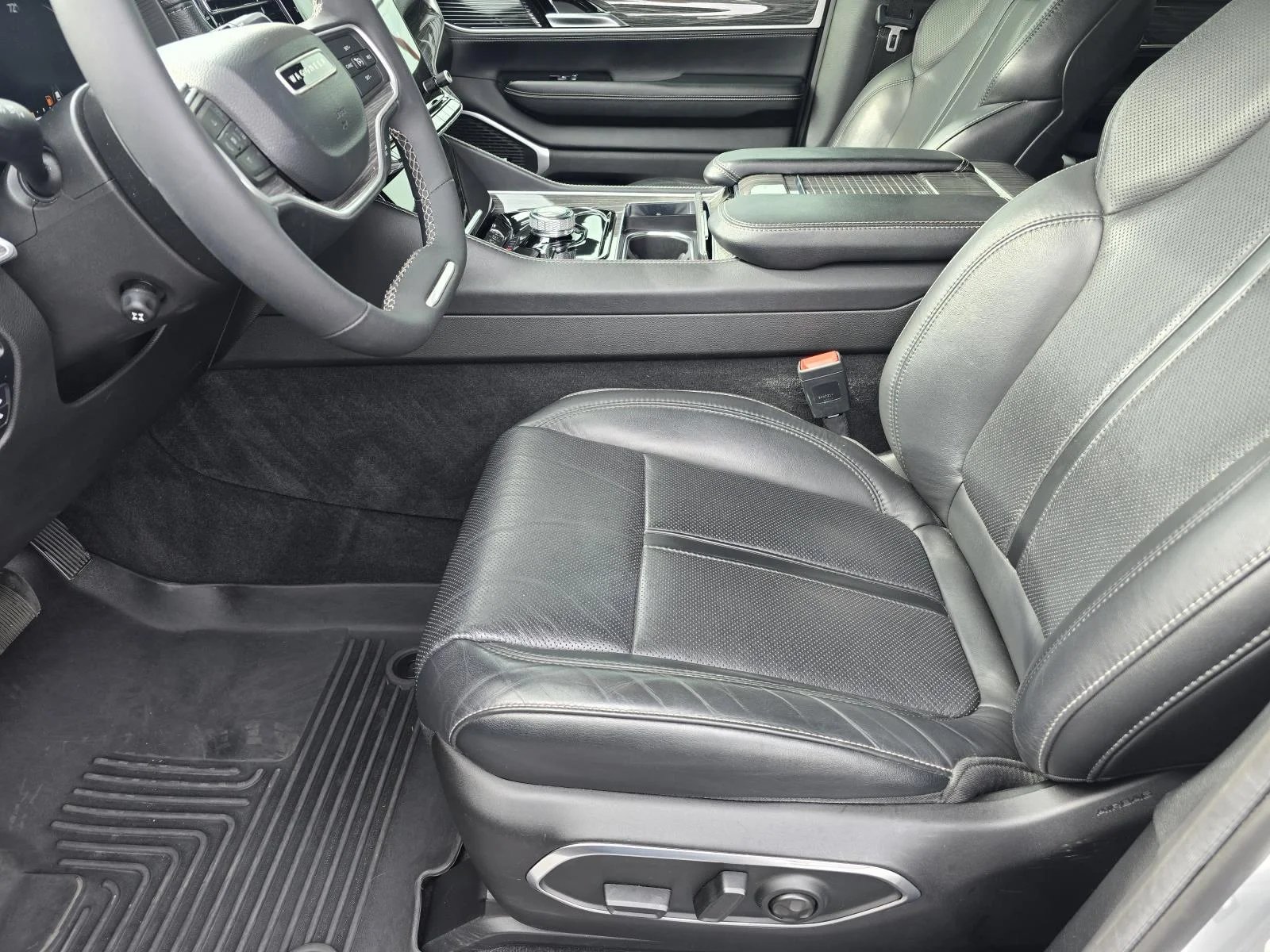 Used 2022 Silver Zynith Jeep Series II image 9
