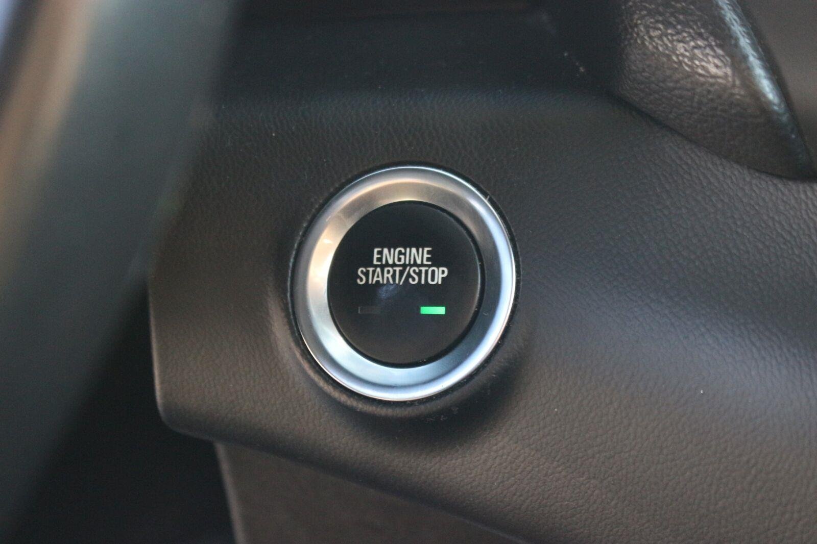 Used 2021 GRAPHITE GRAY METALLIC GMC SLT image 29