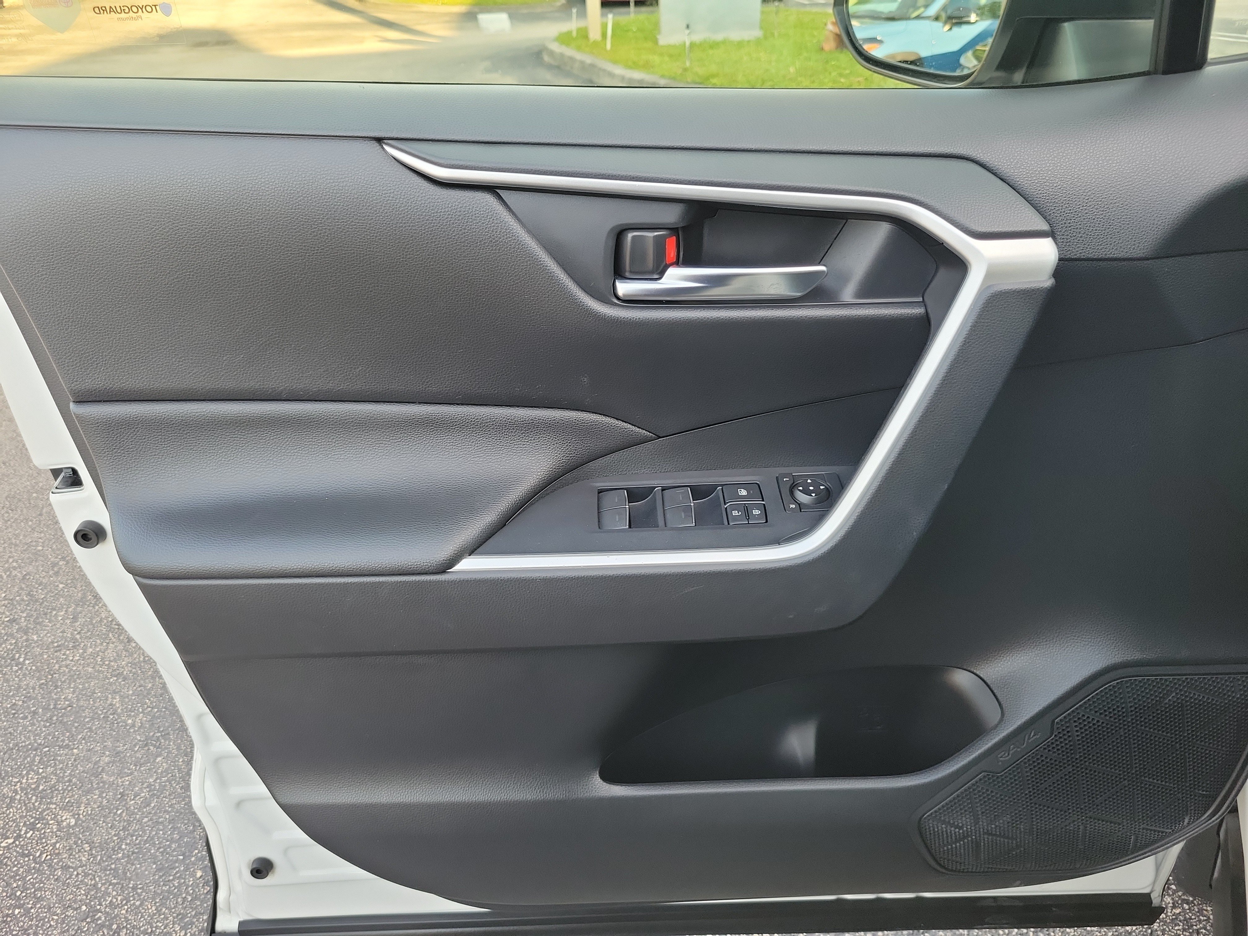Used 2023 White Toyota Hybrid XLE image 11