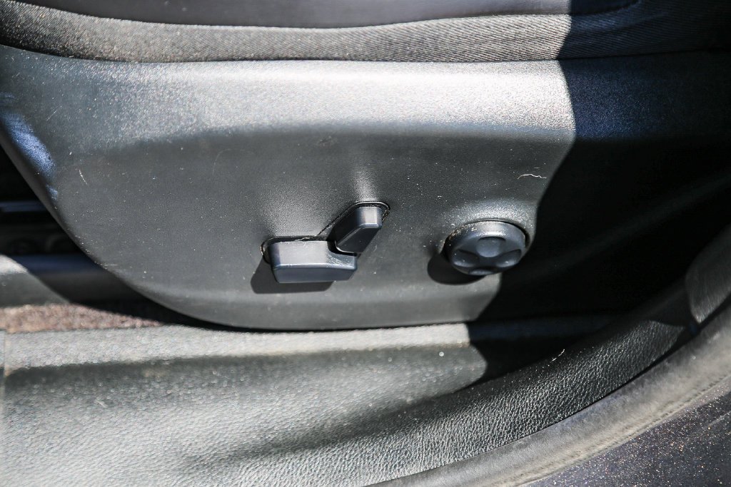 Used 2019 Crystal Metallic Jeep Trailhawk image 20