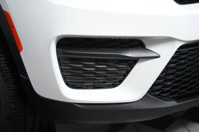 New 2025 Bright White Clear-Coat Exterior Paint Jeep Altitude X image 50