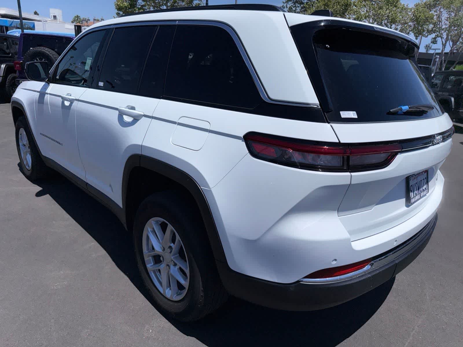 Used 2025 Bright White Clearcoat Jeep Laredo X image 19