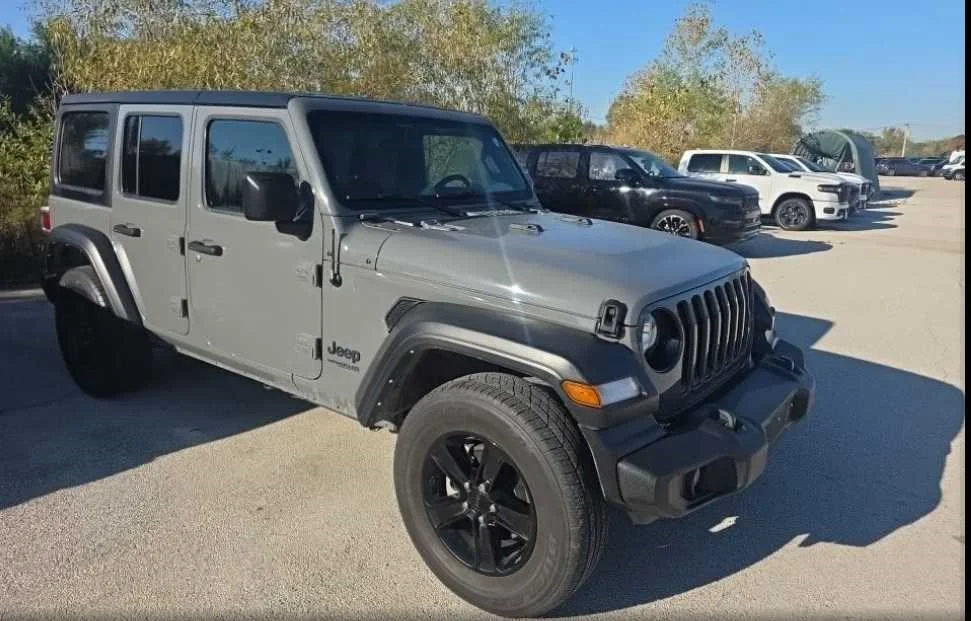 Used 2021 Sting-Gray Clearcoat Jeep Unlimited Sport Altitude image 5