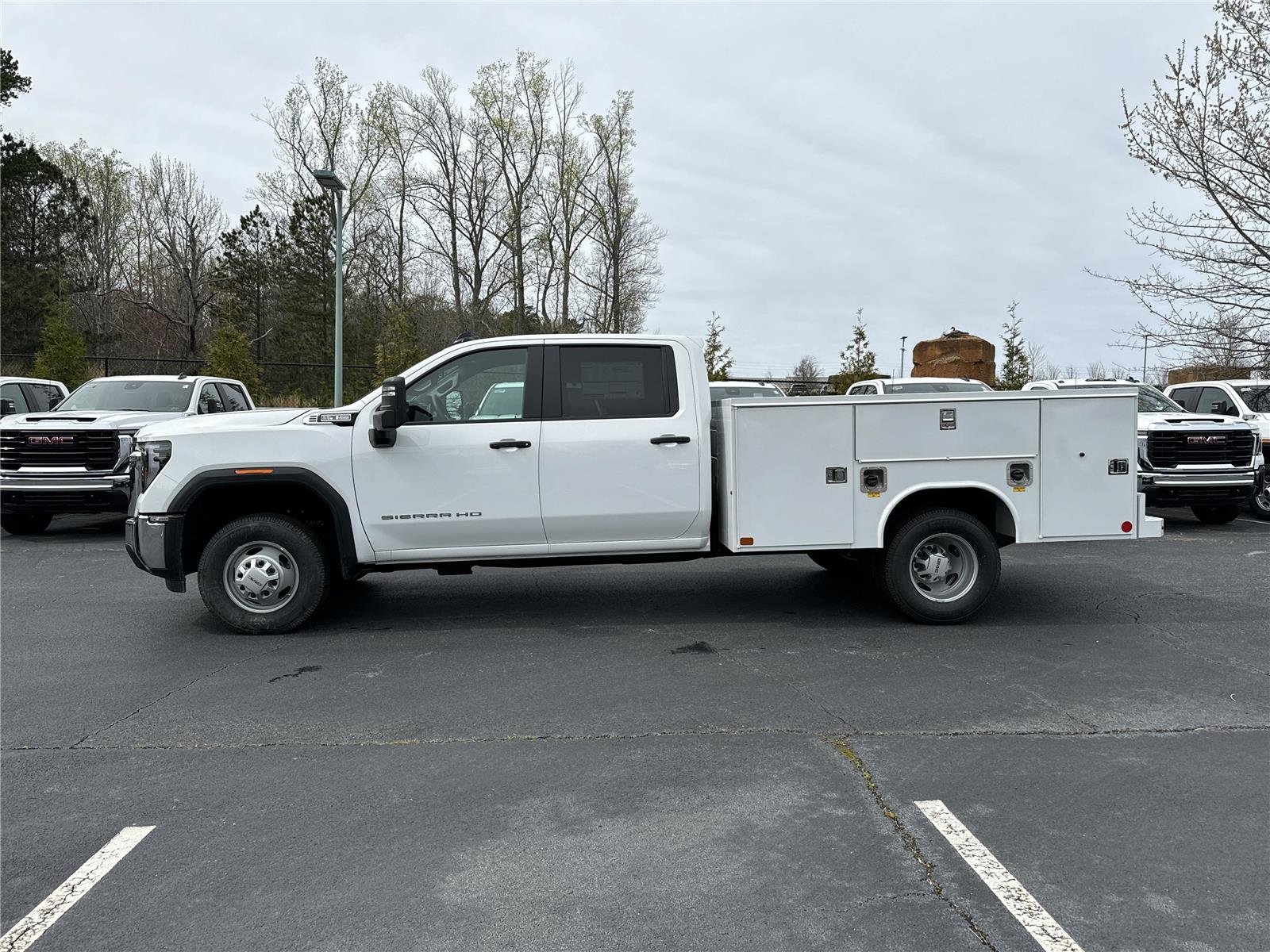 New 2025 Summit White GMC Pro image 4