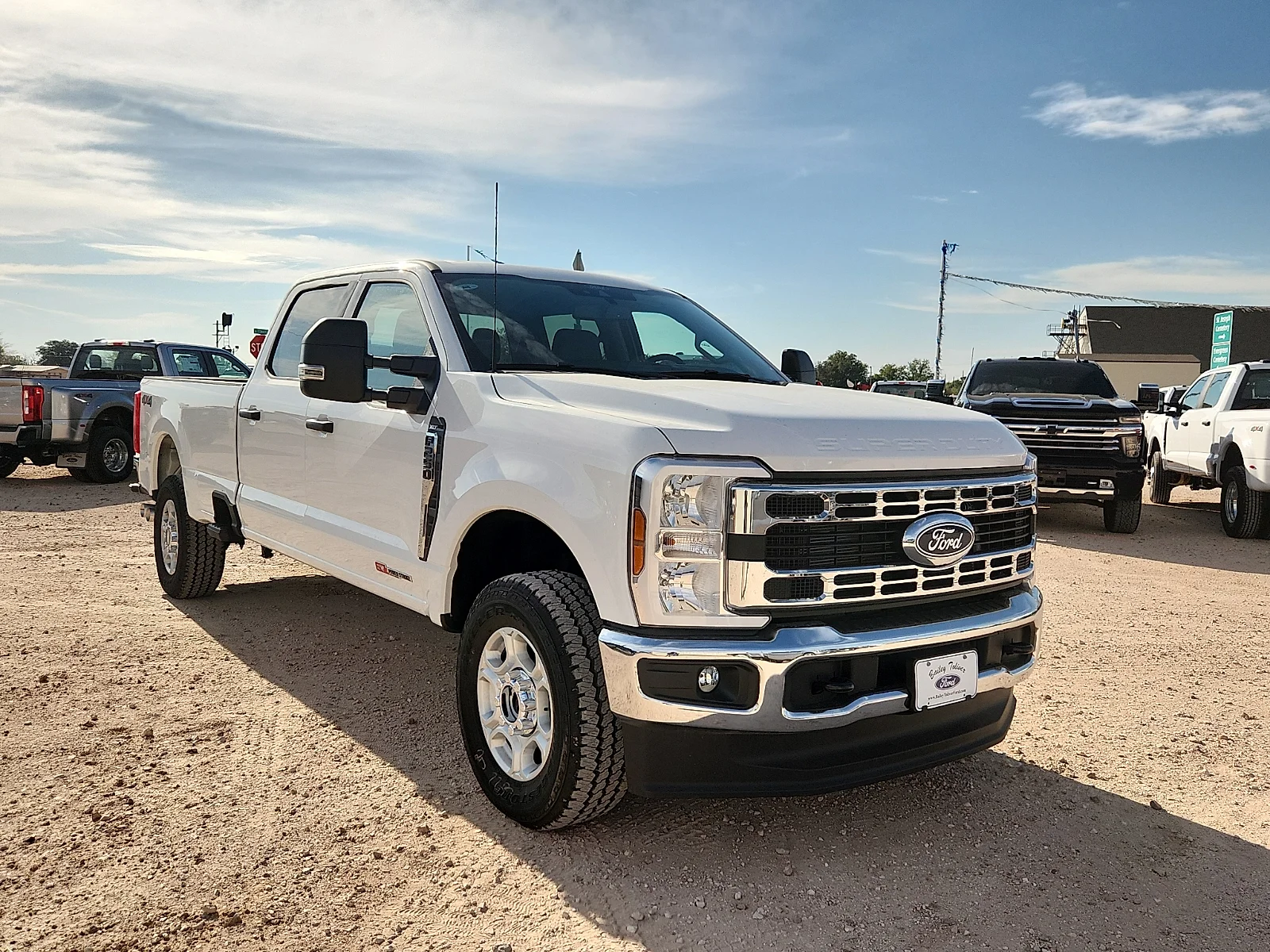 New 2027 Oxford White Ford XLT image 1
