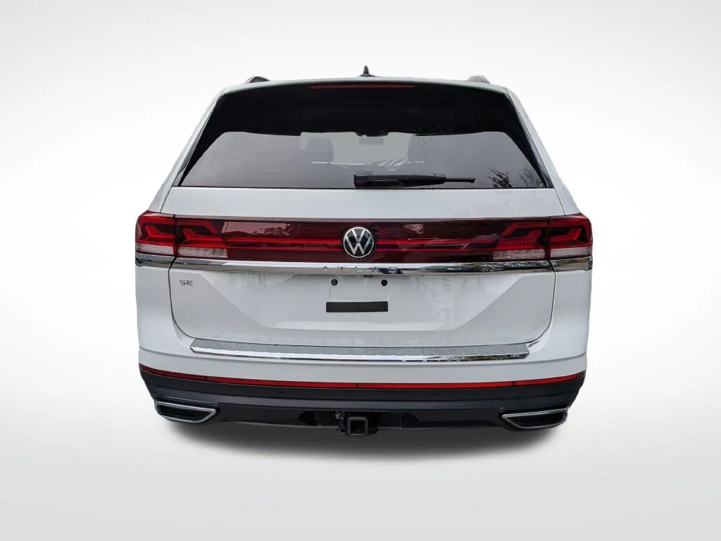 Used 2024 White Volkswagen 2.0T SE w/Technology image 5