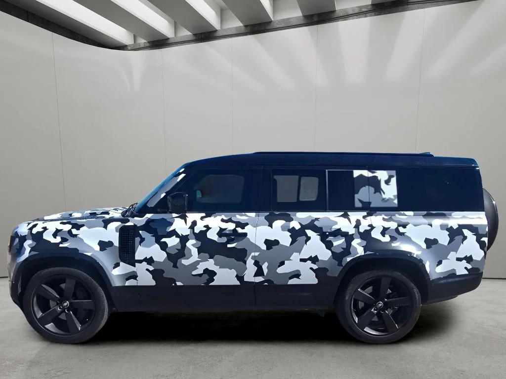 Used 2023 Fuji White Land Rover X-Dynamic SE image 2