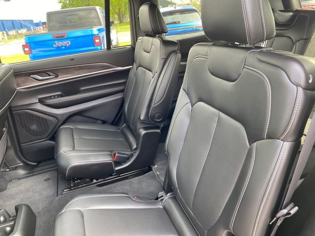Used 2025 Silver Jeep Limited image 28