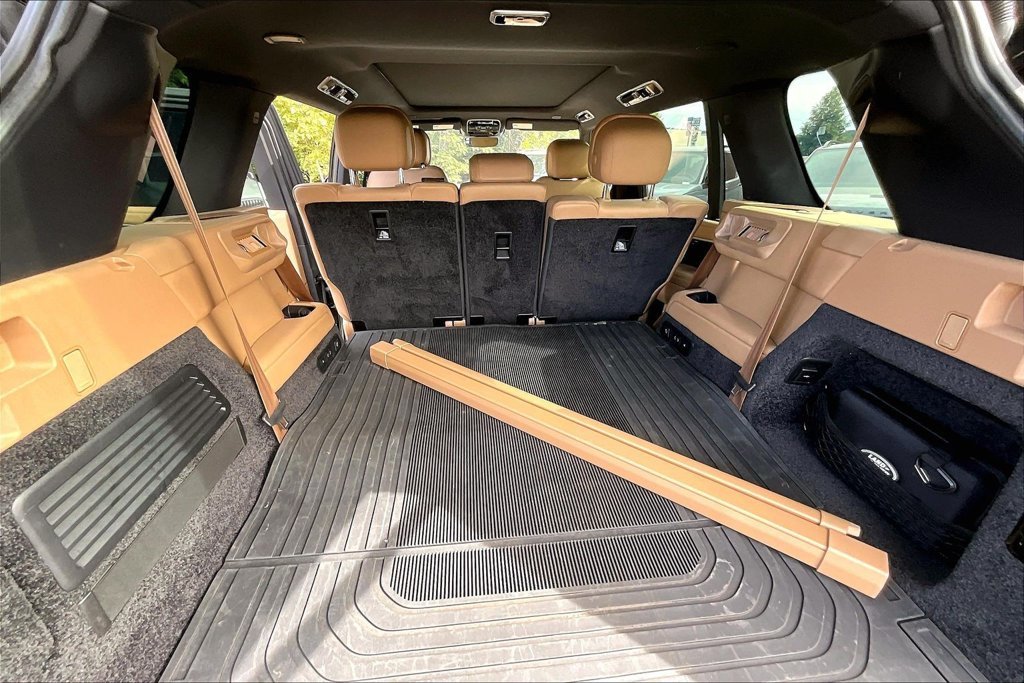 Used 2023 Black Land Rover SE image 30