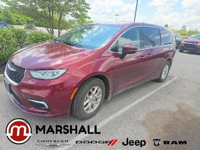 2023 Chrysler Pacifica Touring L's photo