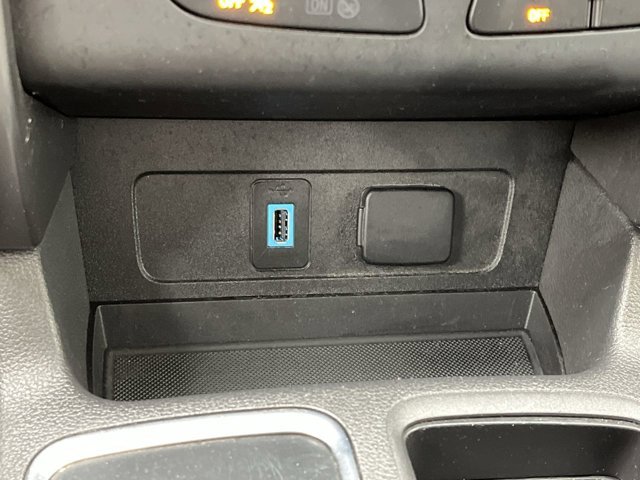 Used 2019 Oxford White Ford SE image 22