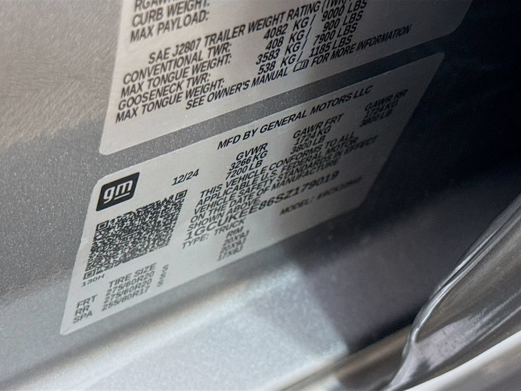 Used 2025 Sterling Gray Metallic Chevrolet RST image 34