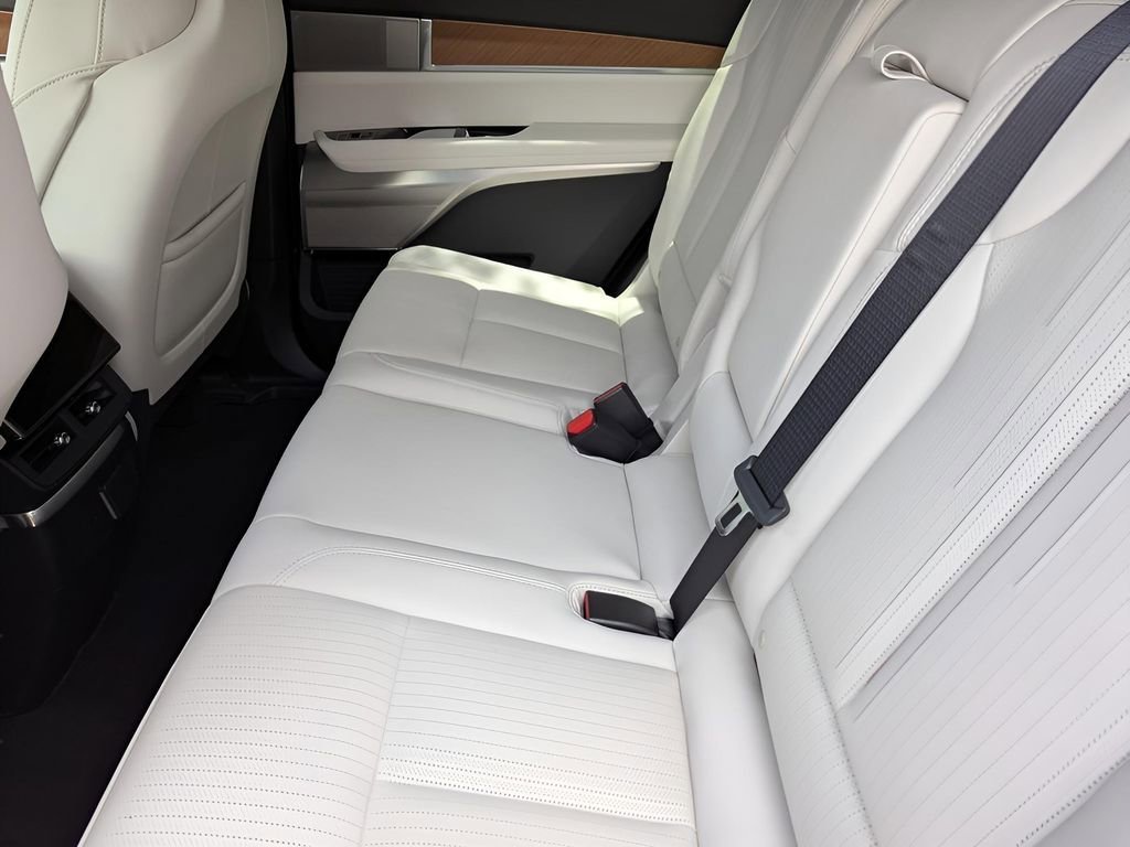 2026 Cadillac VISTIQ Sport - Photo 15