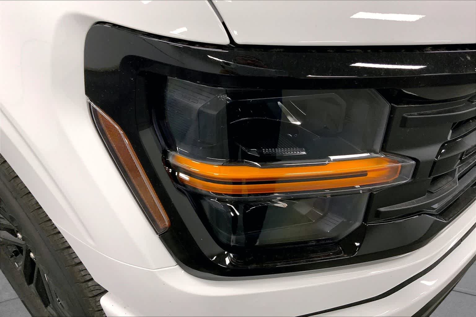 New 2026 Oxford White Ford XLT image 13