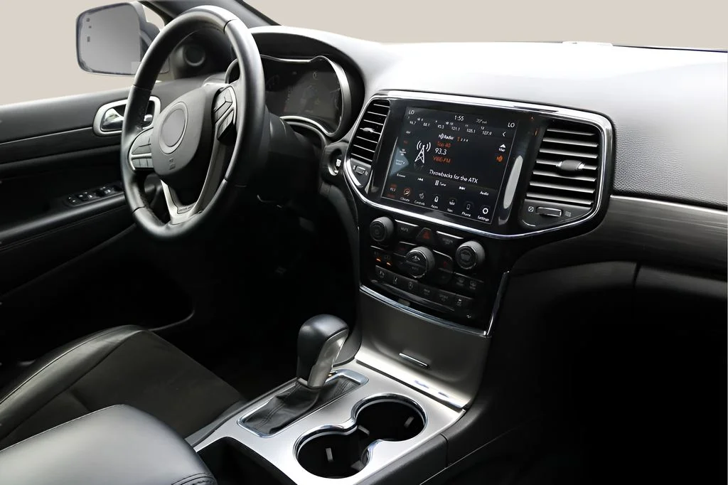 Used 2022 White Jeep Laredo X image 23
